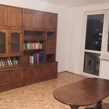 Uroczy Apartament Z Bezplatnych Parkingiem Varsó Kültér fotó