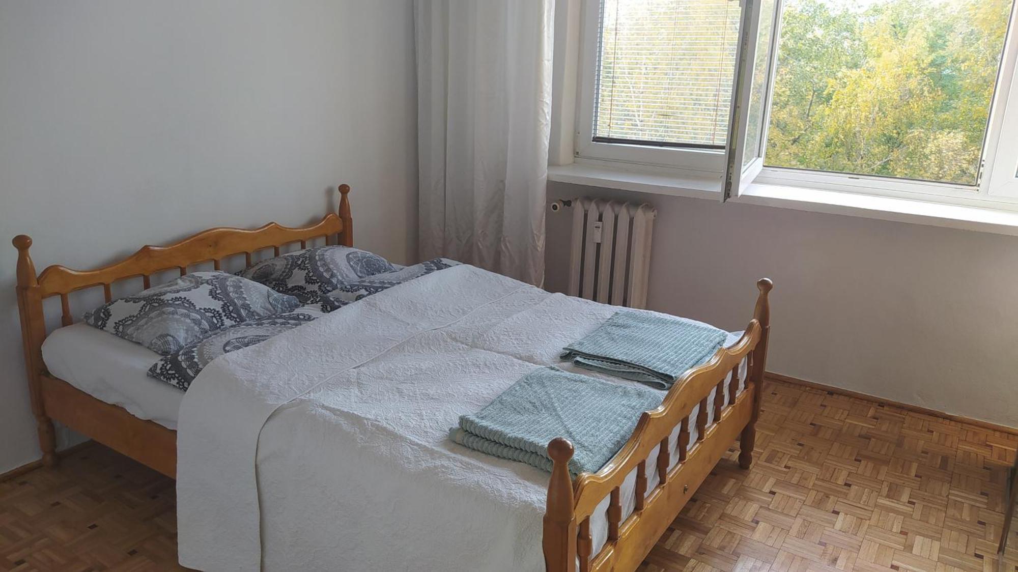 Uroczy Apartament Z Bezplatnych Parkingiem Varsó Kültér fotó